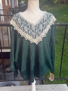 Vintage Lace-Trim V-Neck Women’s Top in Deep Green